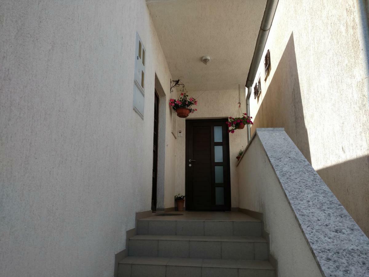Apartman Eli 로비니 외부 사진