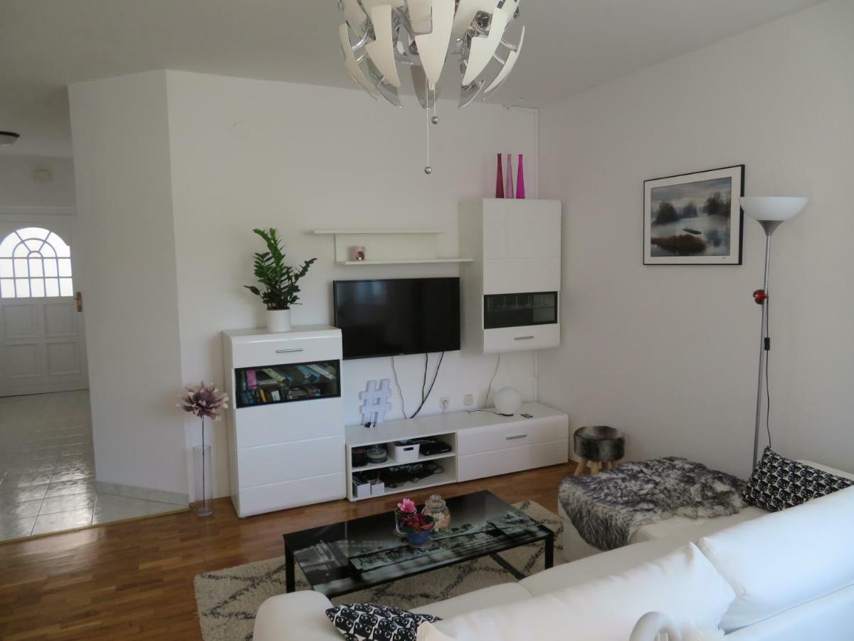 Apartman Eli 로비니 외부 사진