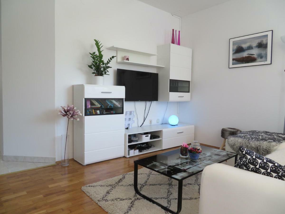 Apartman Eli 로비니 외부 사진